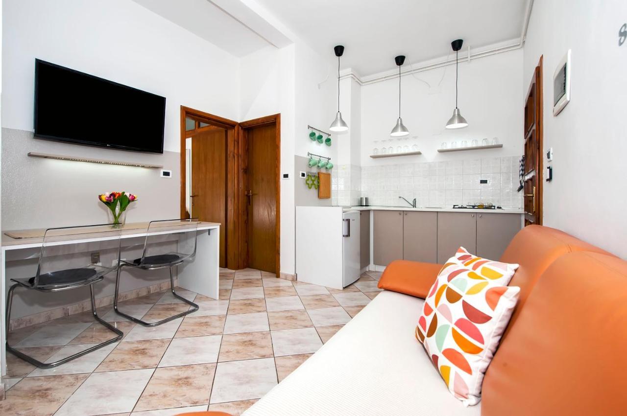 Apartments Milan Rovigno Esterno foto