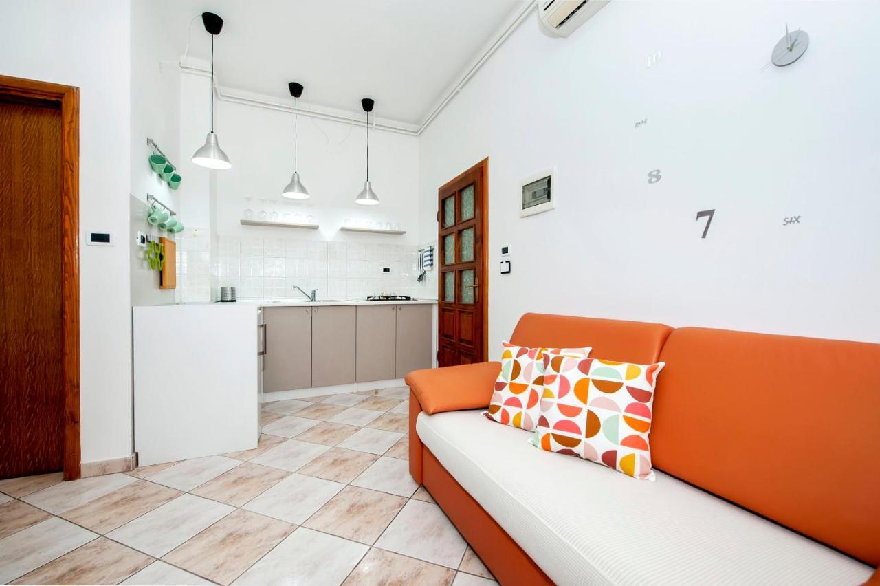 Apartments Milan Rovigno Esterno foto