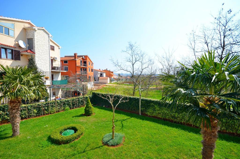 Apartments Milan Rovigno Esterno foto