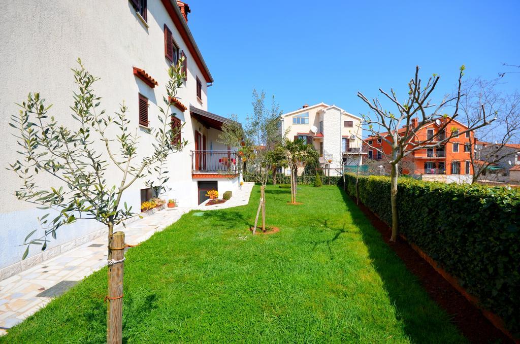 Apartments Milan Rovigno Esterno foto