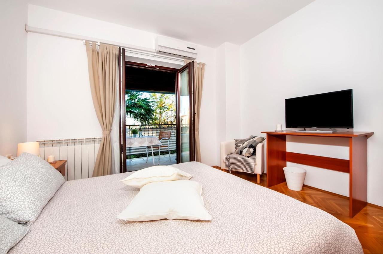 Apartments Milan Rovigno Esterno foto